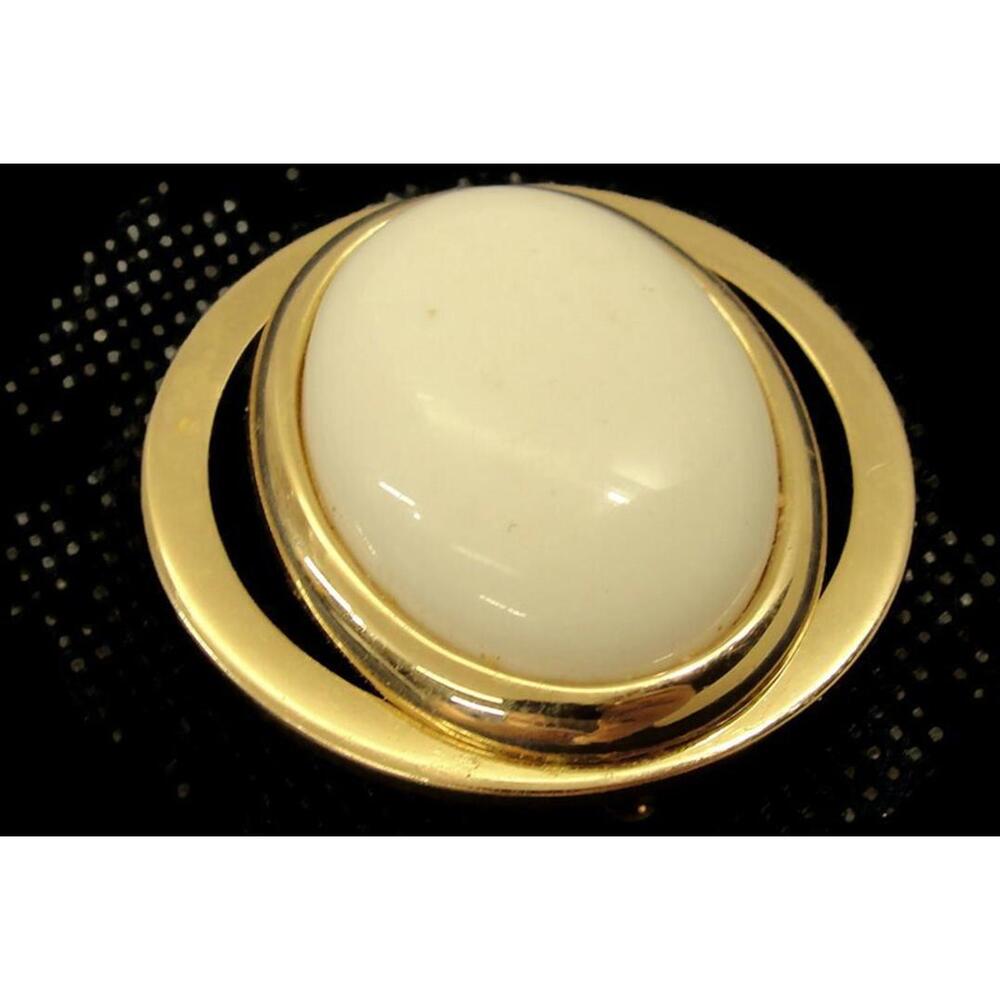 Vintage Avon Brooch Costume Jewelry White Glass Oval Center on Gold Tone - Picture 4 of 12